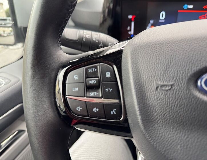 Ford Tourneo Custom 15