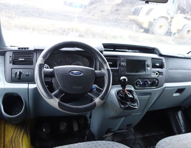 Ford Transit 9