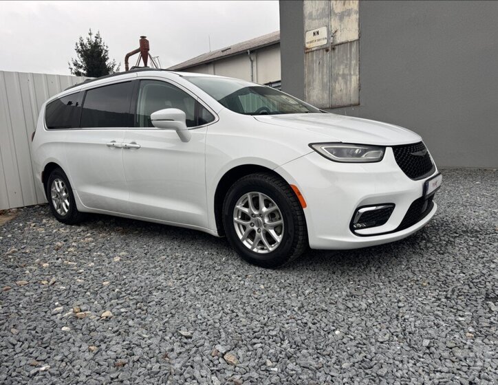 Chrysler Pacifica 1