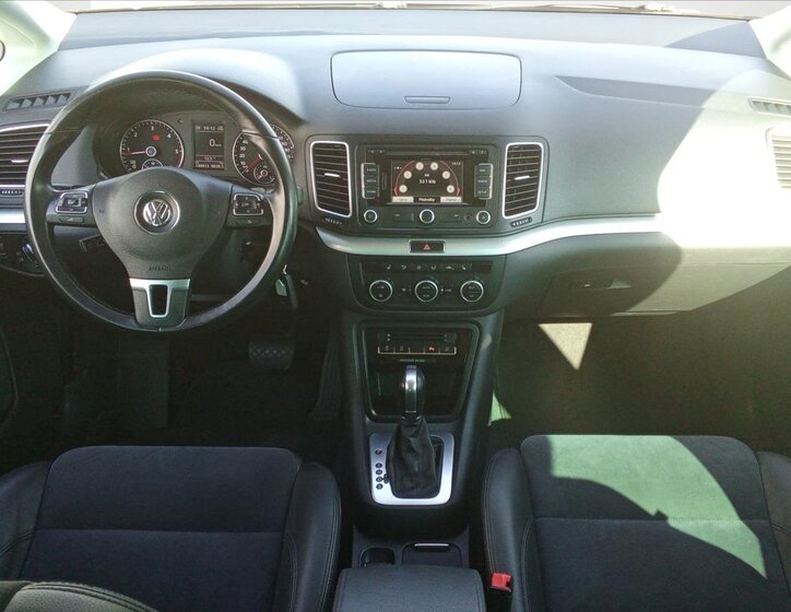 Volkswagen Sharan MPV 2,0 l 103 kw