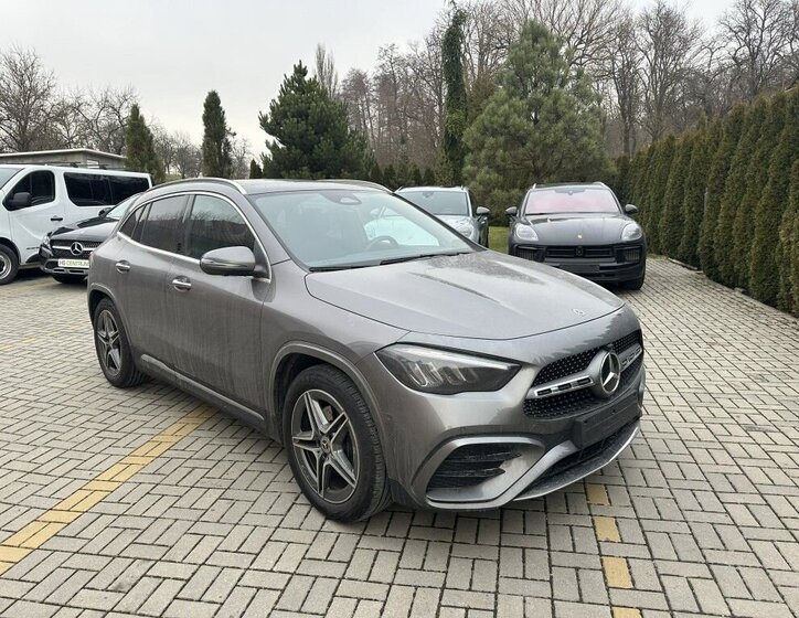Mercedes-Benz GLA 2