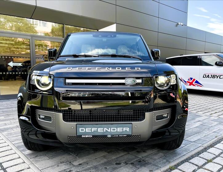 Land Rover Defender 10