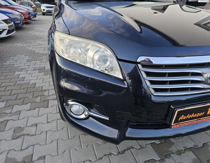 Toyota RAV4 Kombi 2,2 l 110 kw