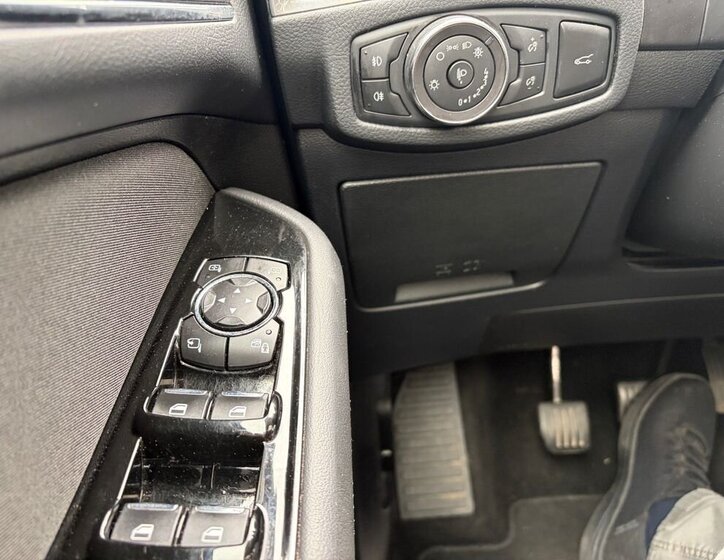 Ford S-MAX MPV 2,0 l 110 kw