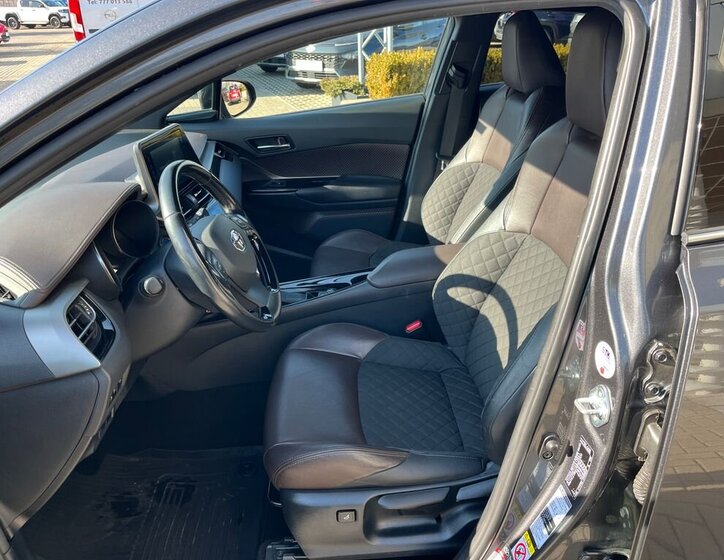 Toyota C-HR SUV / Terénní 1,8 l 72 kw