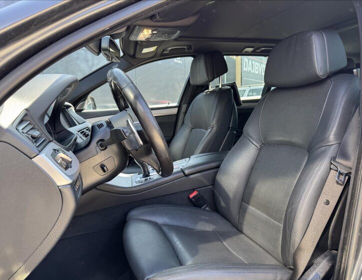 BMW Řada 5 Kombi 3,0 l 230 kw