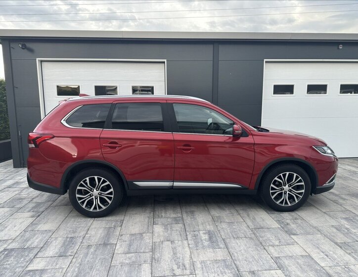 Mitsubishi Outlander SUV / Terénní 2,3 l 110 kw