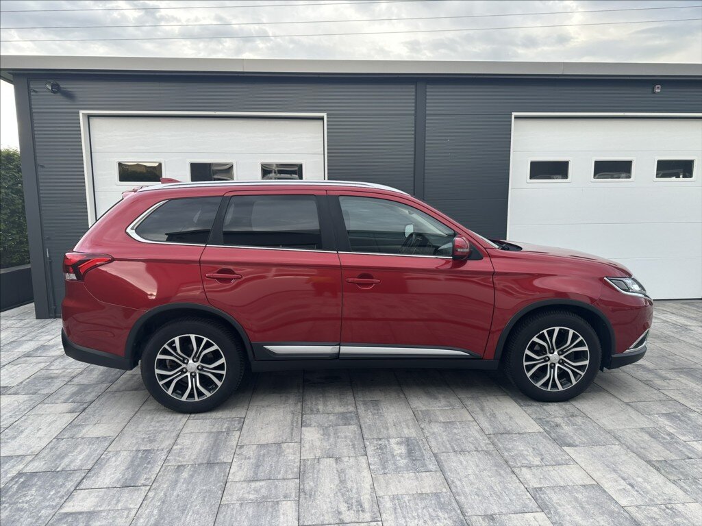 Mitsubishi Outlander SUV / Terénní 2,3 l 110 kw
