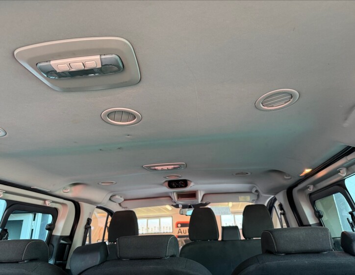 Ford Tourneo Custom 21