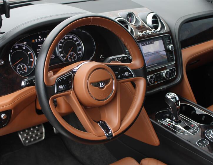 Bentley Bentayga 17