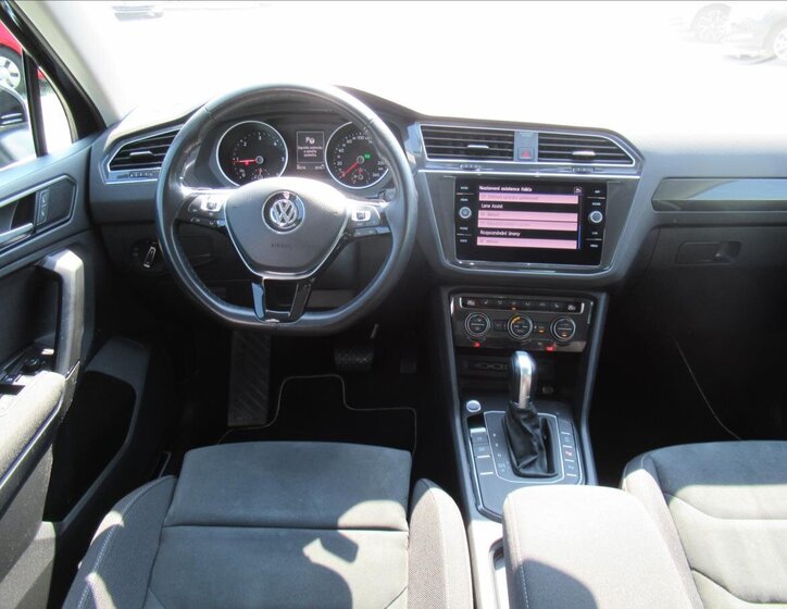 Volkswagen Tiguan 9