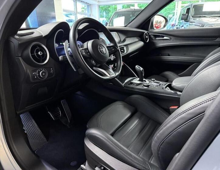 Alfa Romeo Stelvio 6