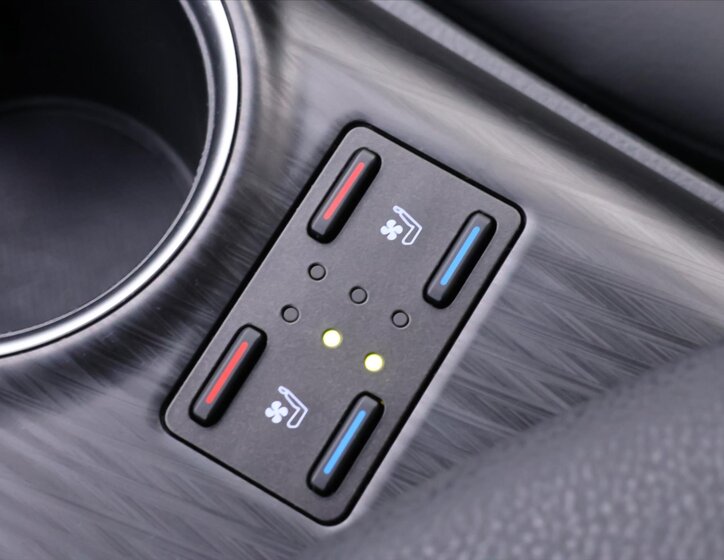 Toyota Camry Sedan / Limuzína 2,5 l 131 kw