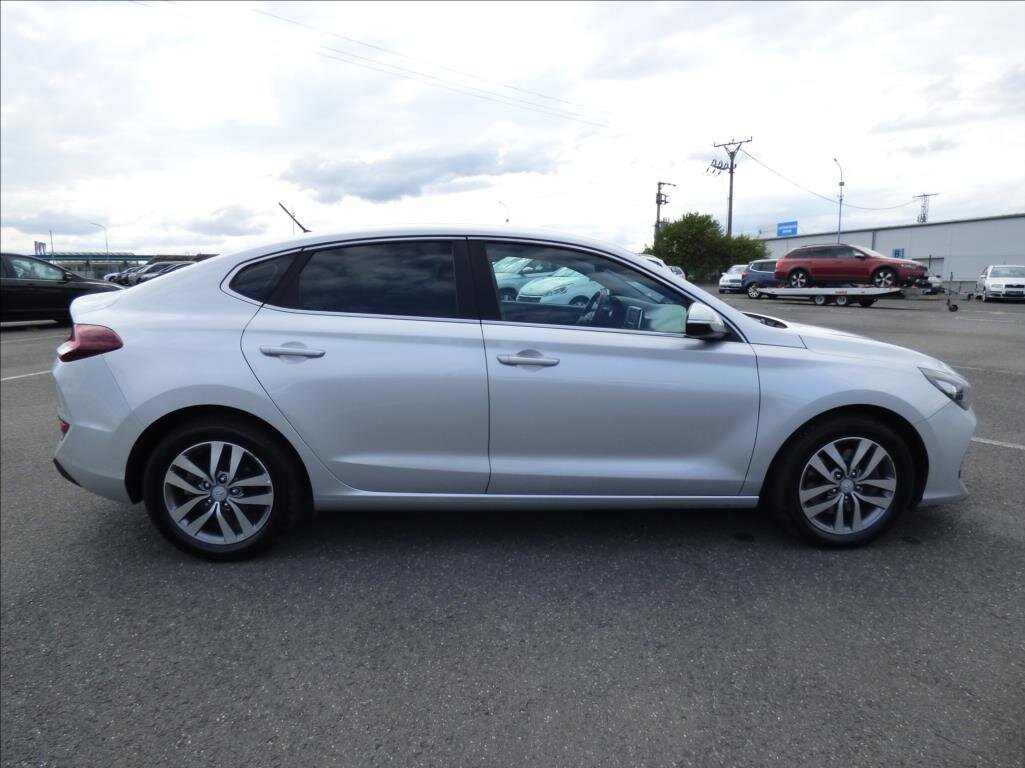 Hyundai i30 Liftback 1,6 l 100 kw