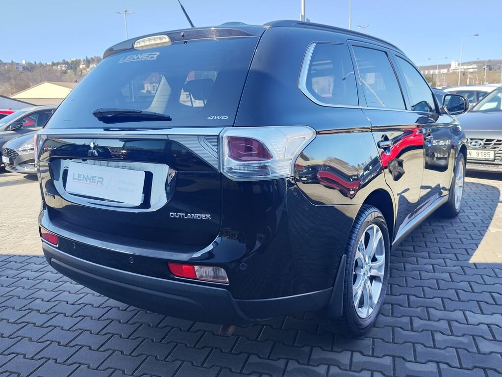 Mitsubishi Outlander SUV / Terénní 2,3 l 110 kw