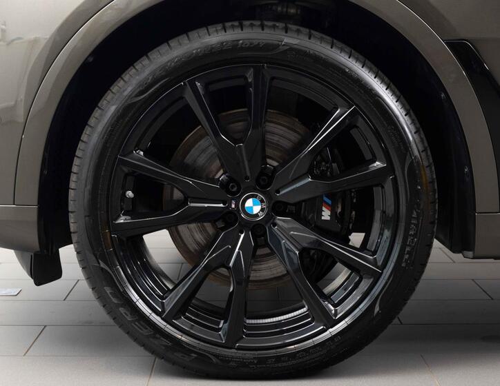 BMW X7 6