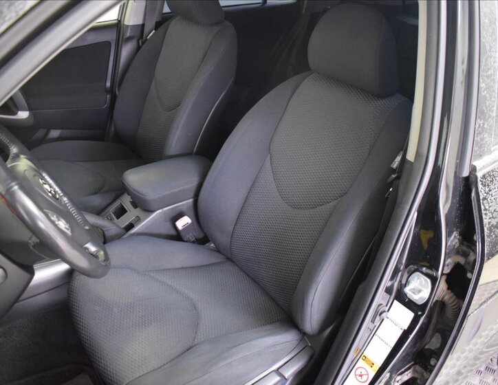 Toyota RAV4 SUV 2,0 l 112 kw