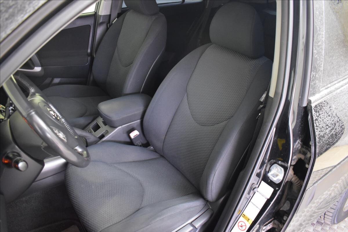 Toyota RAV4 SUV 2,0 l 112 kw