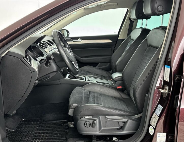 Volkswagen Passat Sedan / Limuzína 2,0 l 140 kw