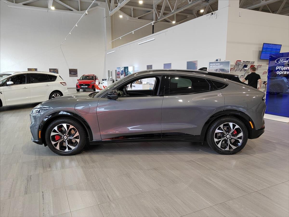 Ford Mustang Mach-E SUV 0,0 198 kw