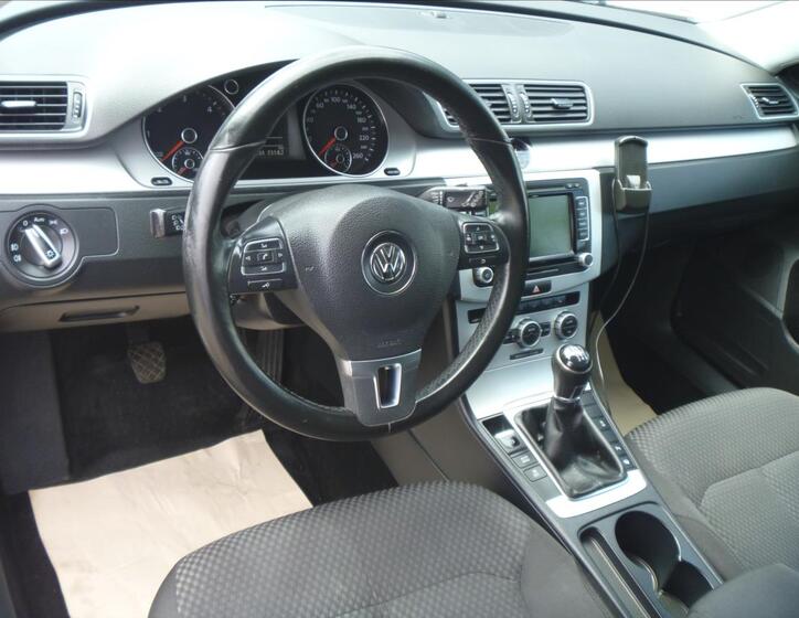 Volkswagen Passat 10