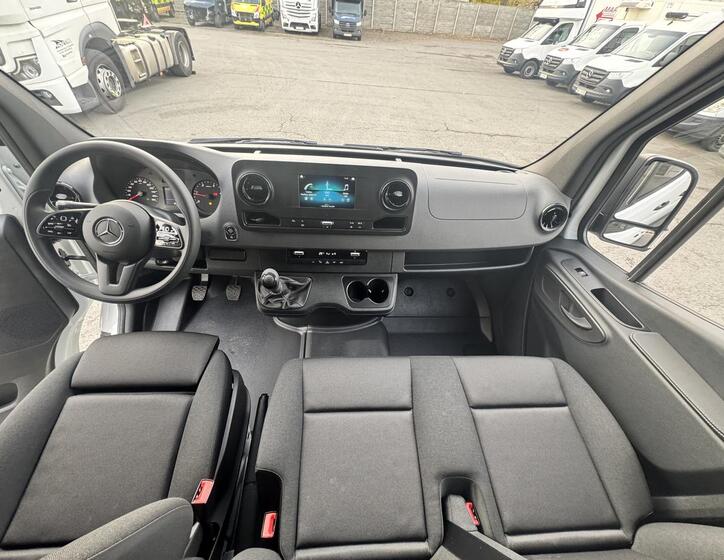 Mercedes-Benz Sprinter 11