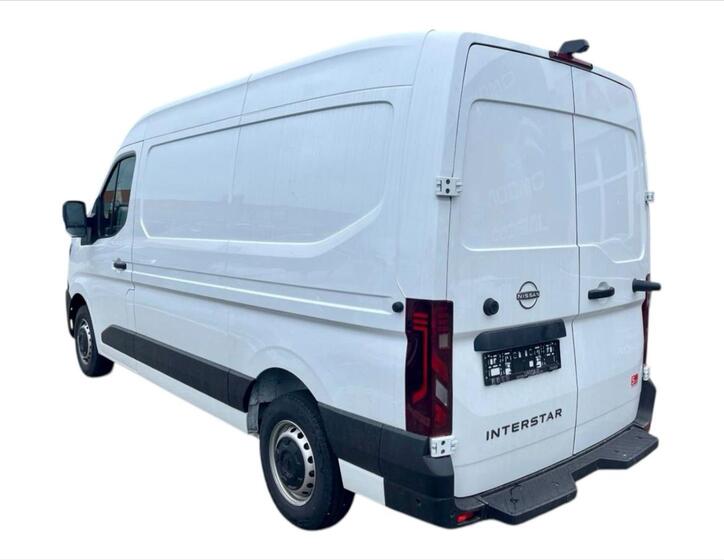 Nissan Interstar 10