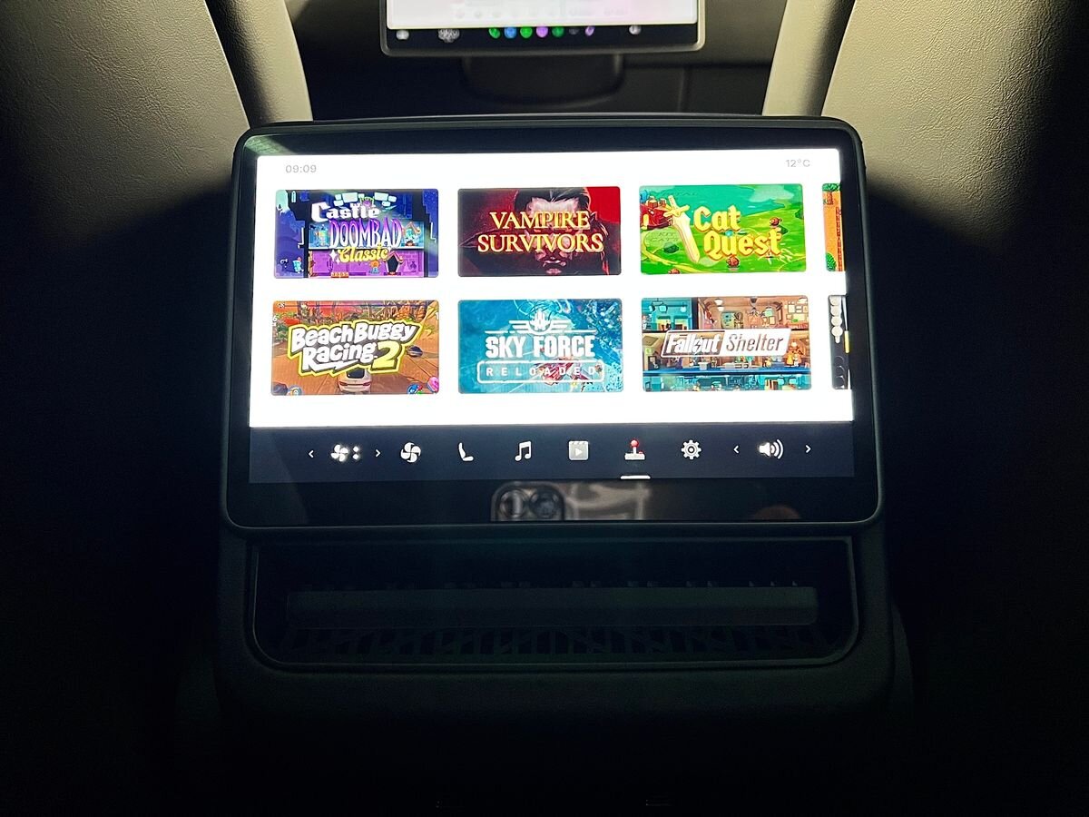 Tesla Model 3 Sedan 0,0 324 kw