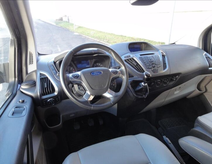 Ford Tourneo Custom Kombi 2,2 l 114 kw