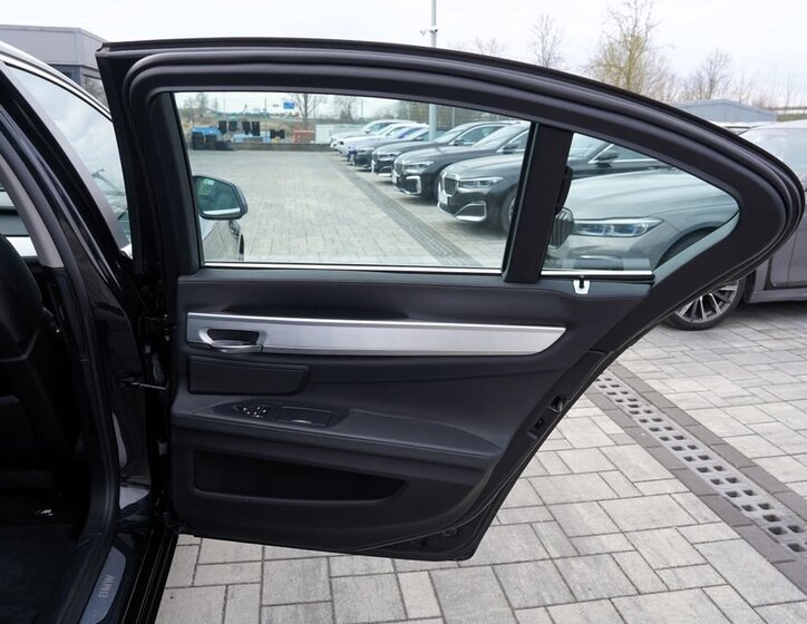 BMW Řada 7 Sedan / Limuzína 3,0 l 180 kw