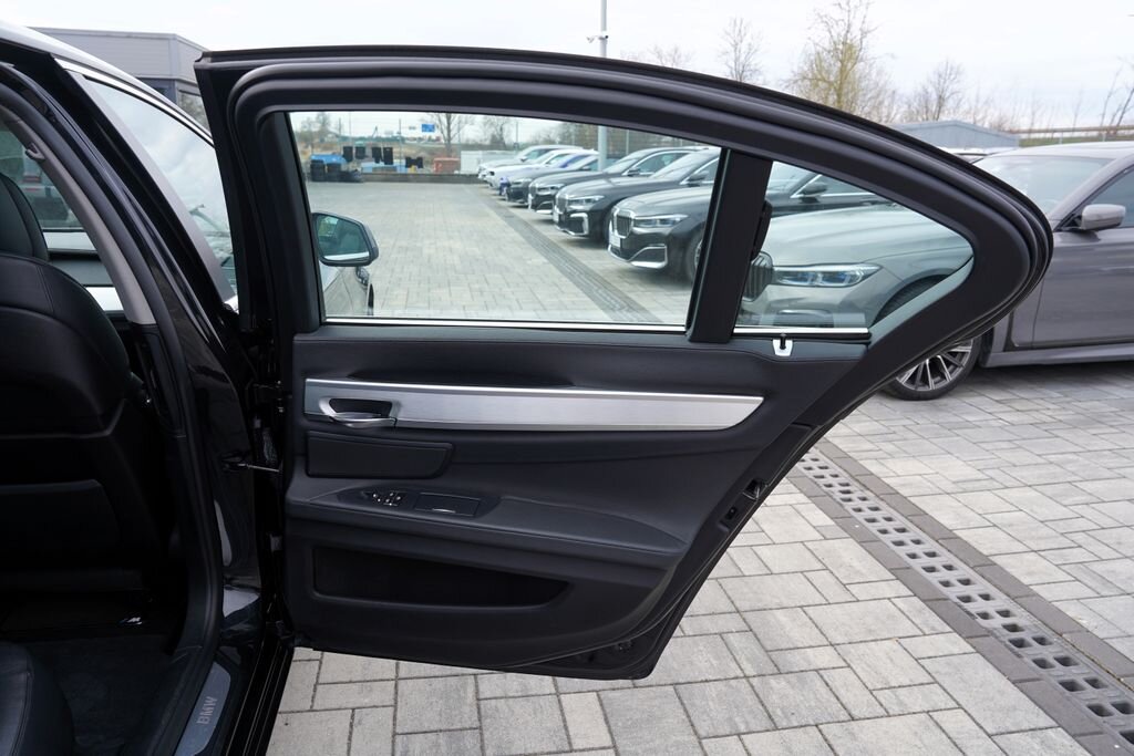 BMW Řada 7 Sedan / Limuzína 3,0 l 180 kw