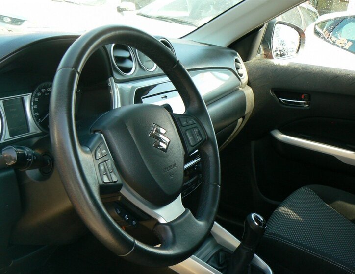 Suzuki Vitara 10