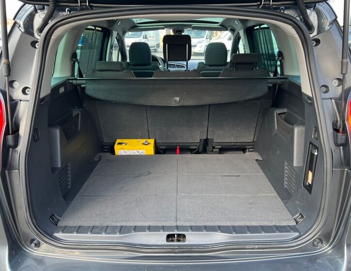 Peugeot 5008 MPV 2,0 l 120 kw