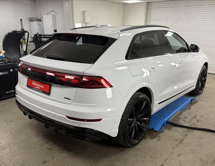 Audi Q8 6