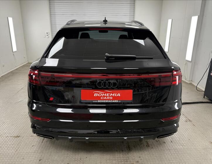 Audi Q8 5