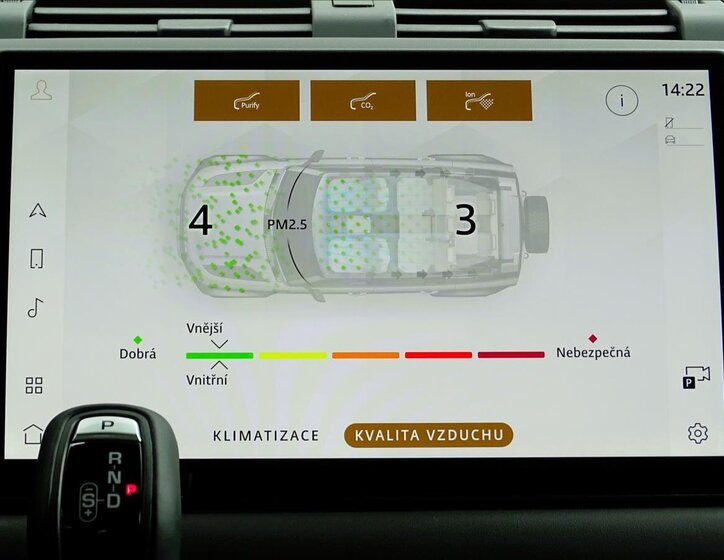 Land Rover Defender 23