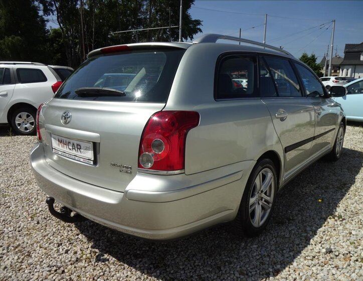 Toyota Avensis Kombi 2,0 l 93 kw
