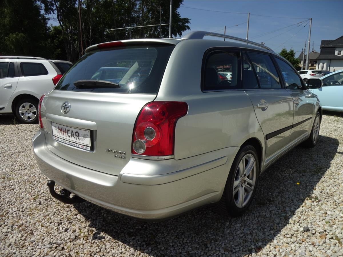 Toyota Avensis Kombi 2,0 l 93 kw