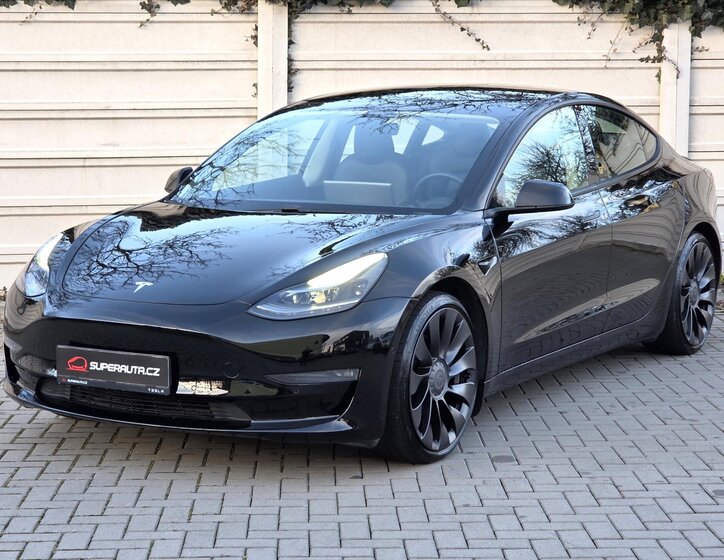 Tesla Model 3 Sedan / Limuzína 0,0 377 kw