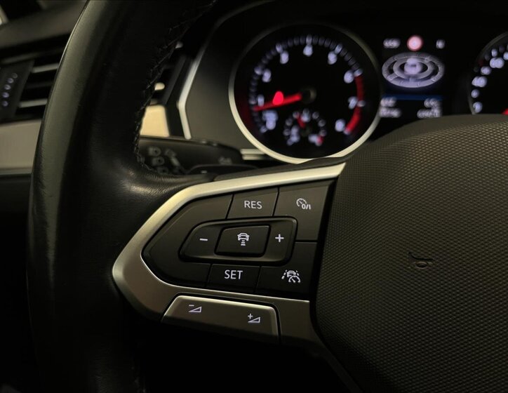 Volkswagen Passat Sedan / Limuzína 1,5 l 110 kw