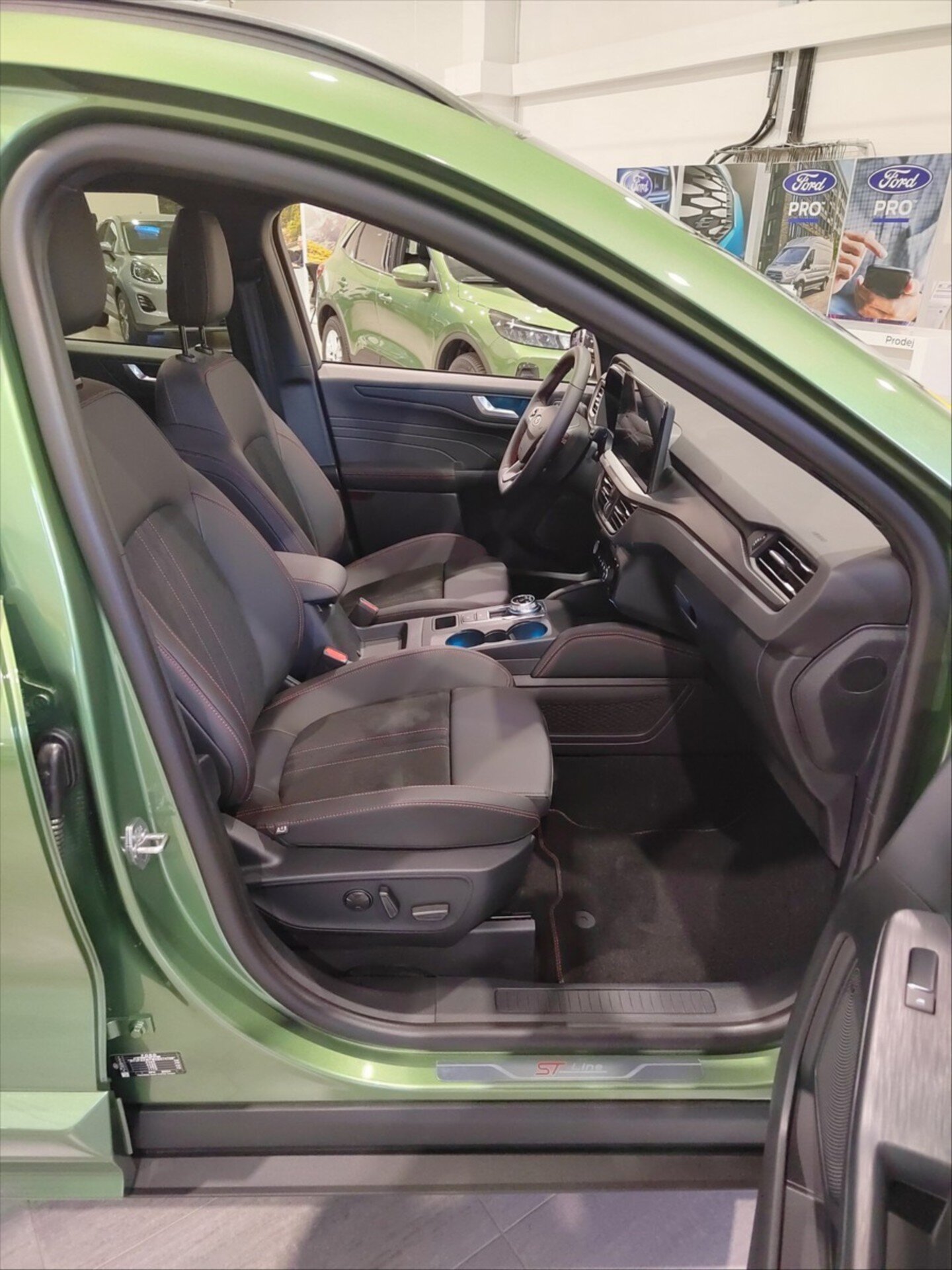 Ford Kuga SUV / Terénní 2,5 l 178 kw