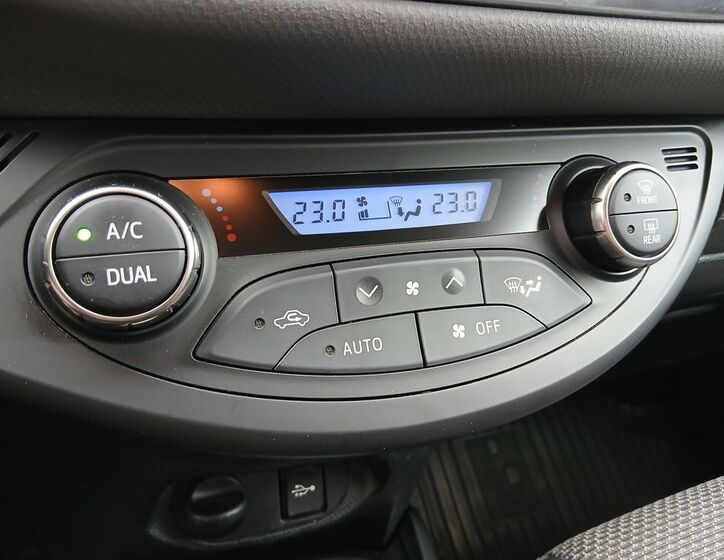 Toyota Yaris 24