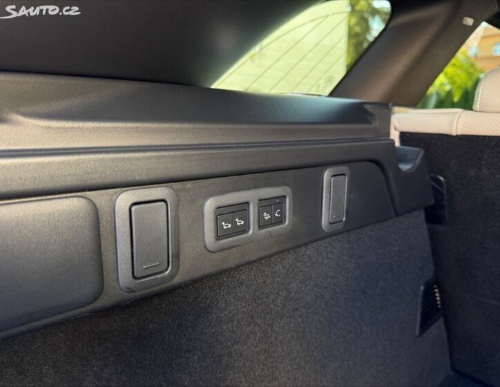 Land Rover Range Rover Velar SUV 0,0 221 kw