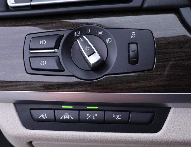 BMW Řada 7 Sedan 3,0 l 190 kw