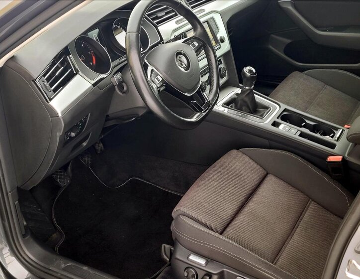 Volkswagen Passat Kombi 1,6 l 88 kw