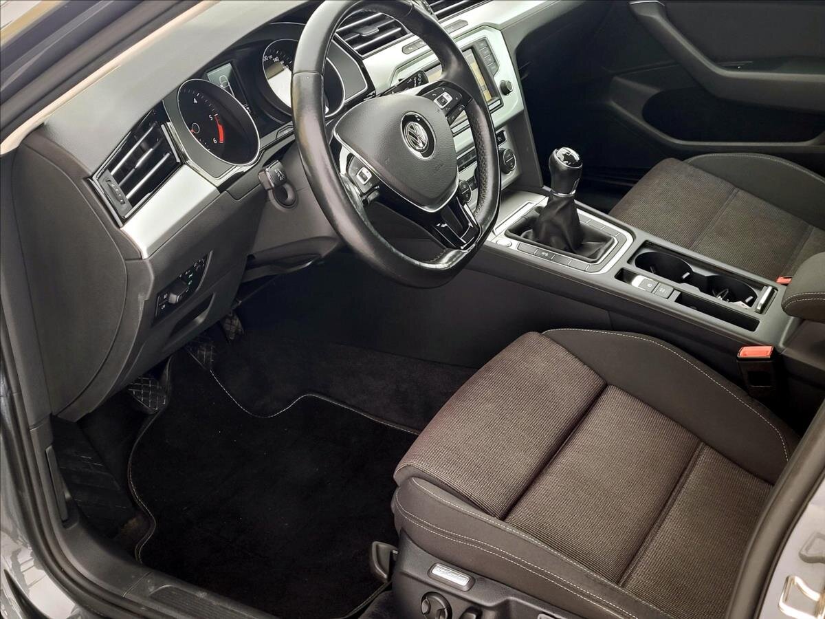 Volkswagen Passat Kombi 1,6 l 88 kw