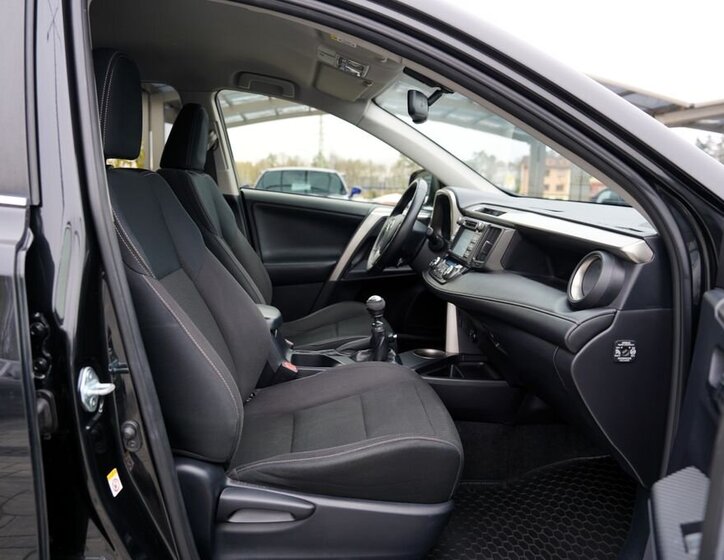 Toyota RAV4 SUV / Terénní 2,0 l 91 kw