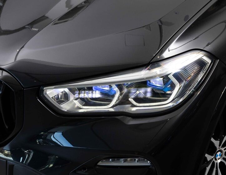 BMW X5 SUV / Terénní 4,4 l 390 kw