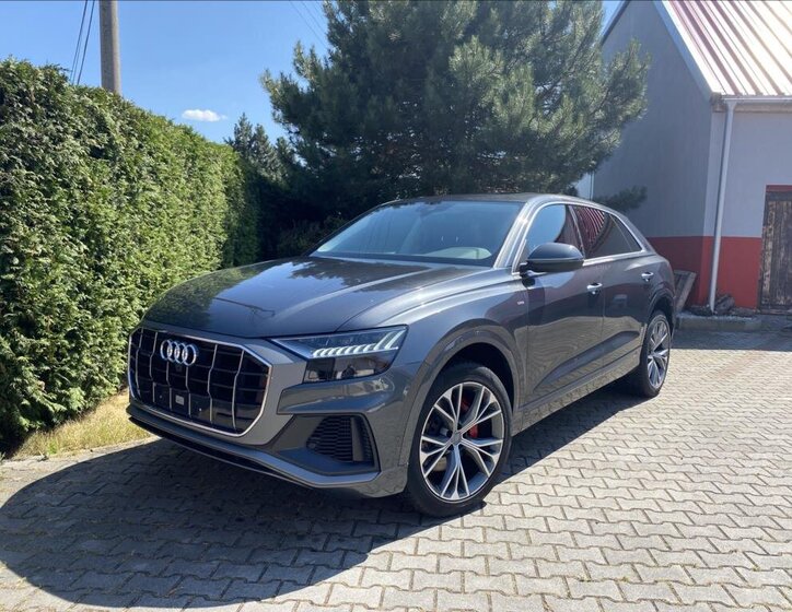 Audi Q8 SUV / Terénní 3,0 l 250 kw