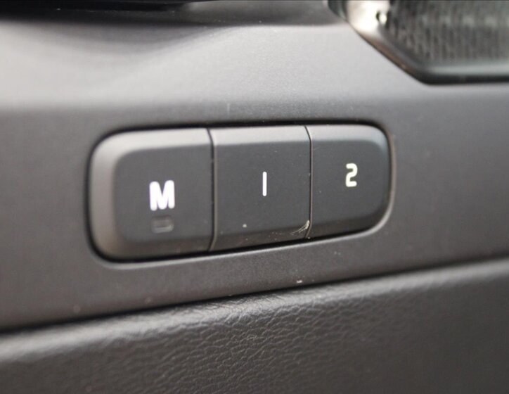 Volvo XC40 SUV / Terénní 2,0 l 182 kw